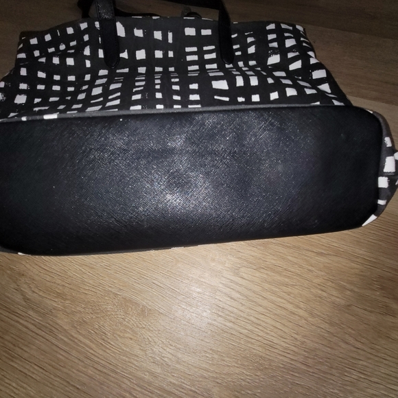 Black and white tote - Picture 2 of 4